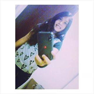 Soy una chica super alegre ,optimista,honesta,leal, preseverante con sueños por alcanzar ,que ama a Dios por sobre todas las cosas.