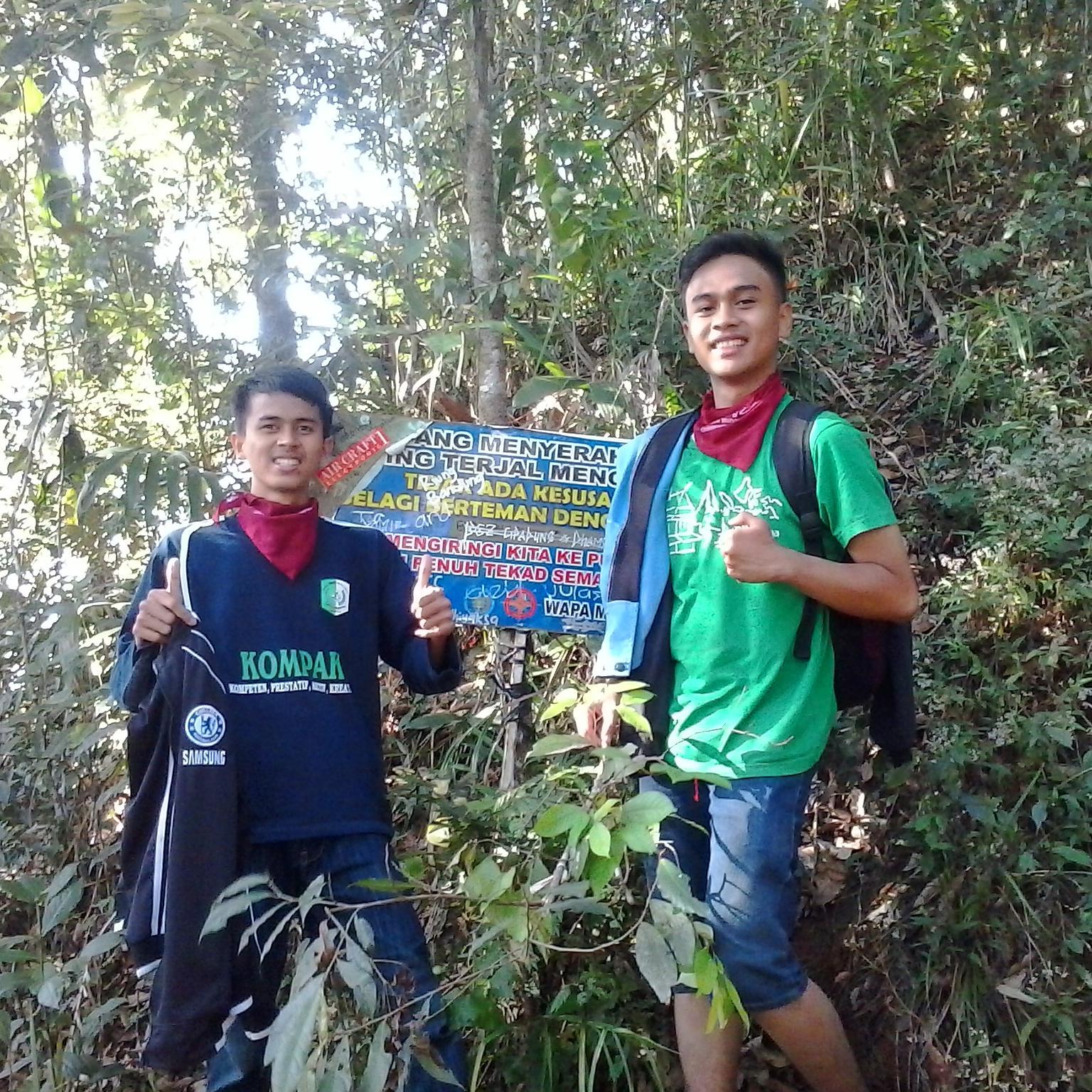 My full name is MUHAMAD FEPBRIANTO REZA ARISTAMA and you can call me ryan or My buddies usually call me Be2ck 
I was born in tangerang on january 17th 1996