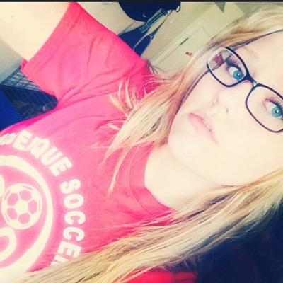 DNHS sophomore/ Instagram meg_looongx_