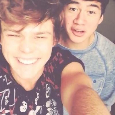 please rt these tweets for a Dm to 2/4 of 5sos if you like 5sos of course :)