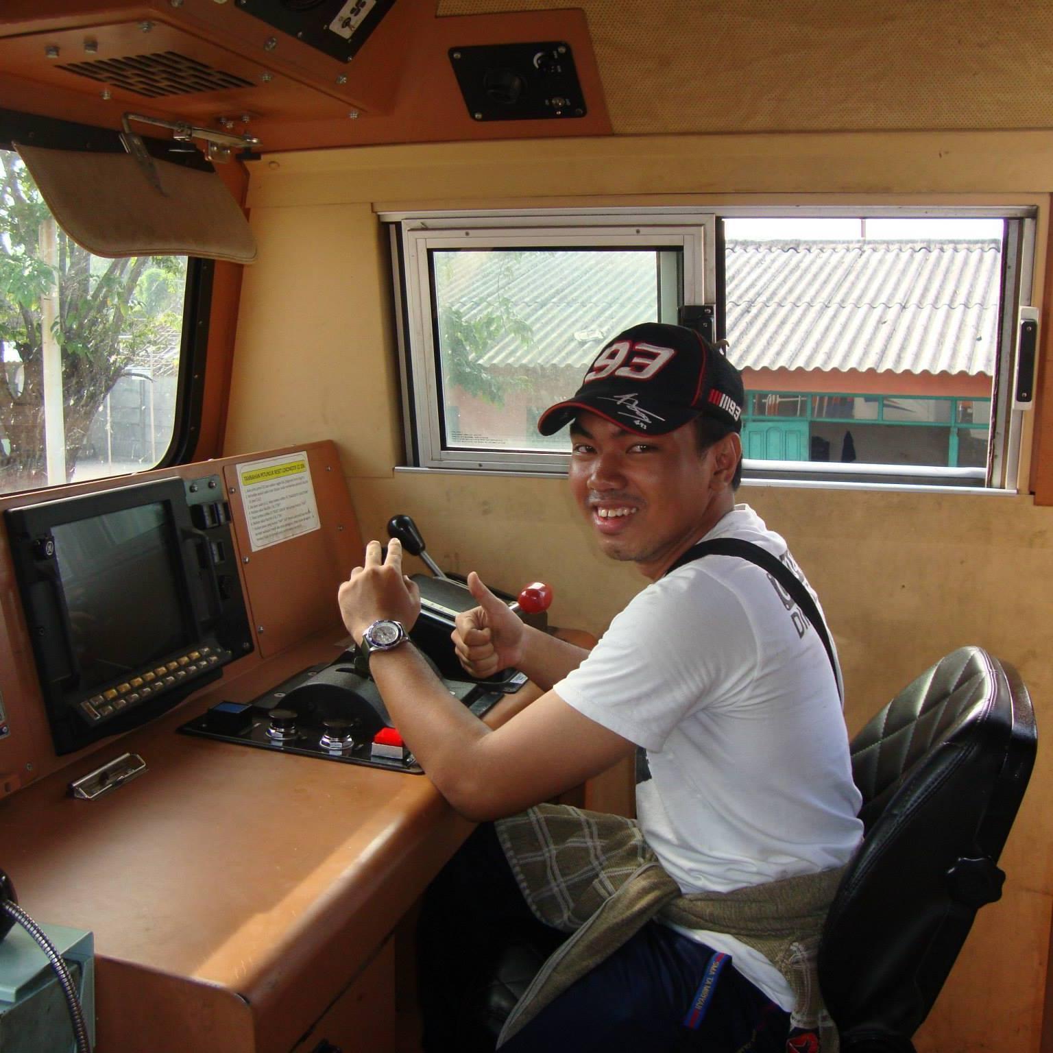 Bekerja di PT. Kereta Api Indonesia (Persero) sebagai Manager On Duty Pin : 73DC43B9