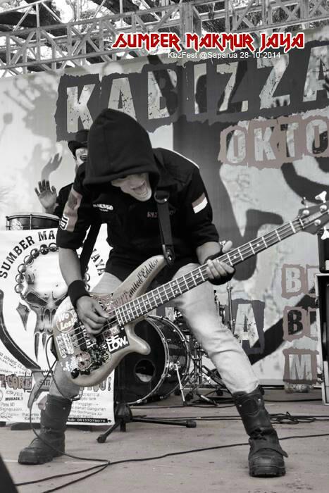 #EMPATSENAR #SMJ053 • Bassist amatir yg ikut kebut2an bareng @Sumber_MJ • IG : DENASMJ (Udah gitu ajah heula)