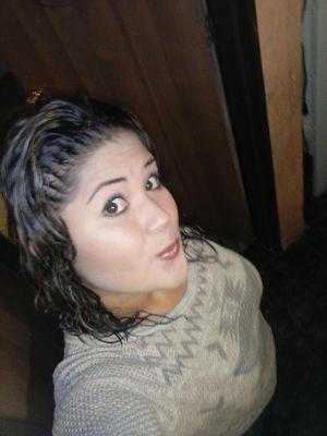 esposa enamorada, madre feliz orgullosa de su familia, gracias Dios por esta dicha