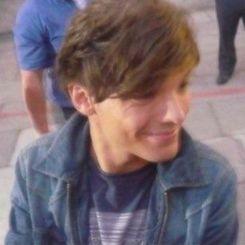 please follow @vlogziall !!!!
