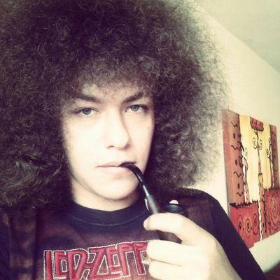 abre tu mente a cualquier posibilidad, escucha la musica lo mas fuerte que quieras, ama los gatos y tatuate hasta que no tengas espacio, toma whisky, fuma cigar