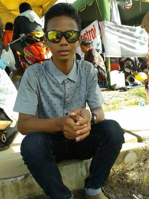 C'mon follow me.. Mention for Follow Back!!