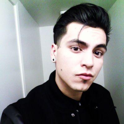 Singer for @hheartsofficial all around badass