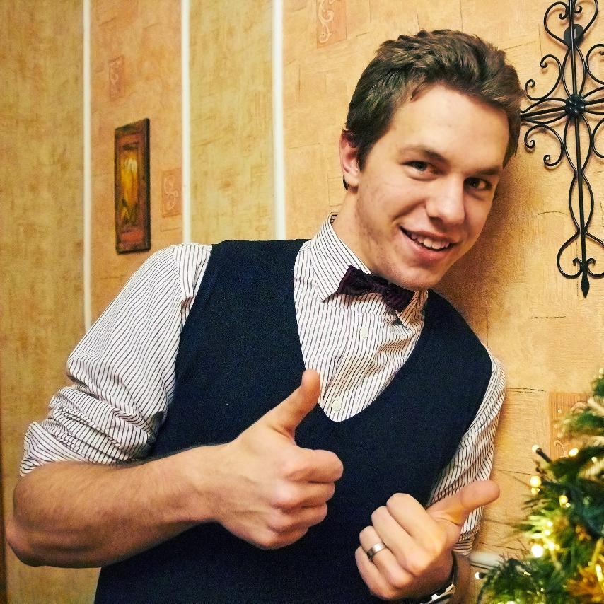Анестезіолог. 
Працюю в Міністерстві охорони здоров'я України. 
Волонтер Християнської медичної асоціації України.