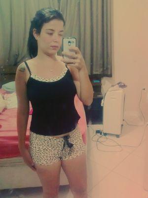 Ela parou me olhou sorriu me deu um beijo e foi enbora :)