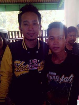 tukang tambal ban always support kang @Dennycagur & teh @shantydenny                          #salam1jali