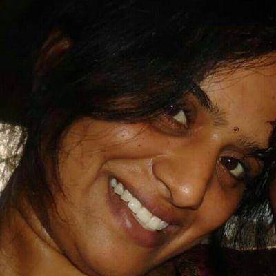 DrDeeptiDandu's profile picture. 