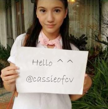 This my first acc in twitter :) im just have acc in insta hihi. but i love @cassandrasleee beacause i love you cass 3 call her cassie