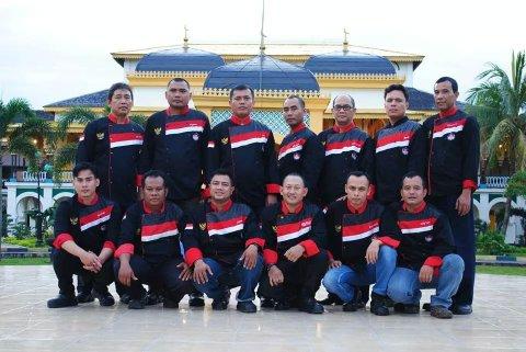 pekerja keras , untuk anak dan istri ,