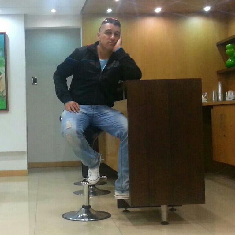 deivillivied's profile picture. Cansado, ladillado y ganas de mandar todo a la mierdad pero la vida es bella