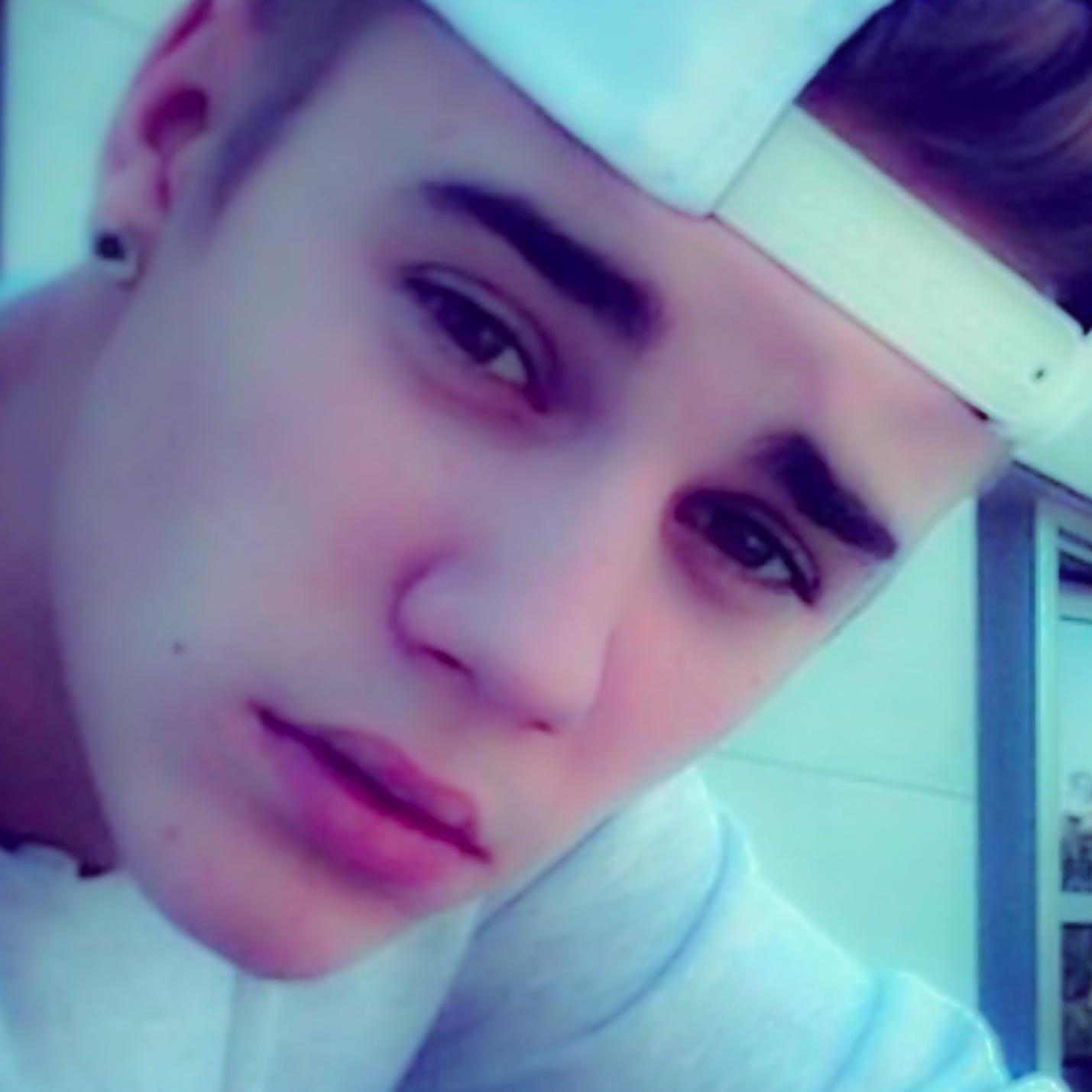 i'm georgian belieber and i just wanna followe me justinbieber