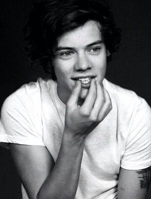 un'idolo non si sceglie. un'idolo arriva all'improvviso stravolge tutto e ti salva la vita. ||One Direction❤