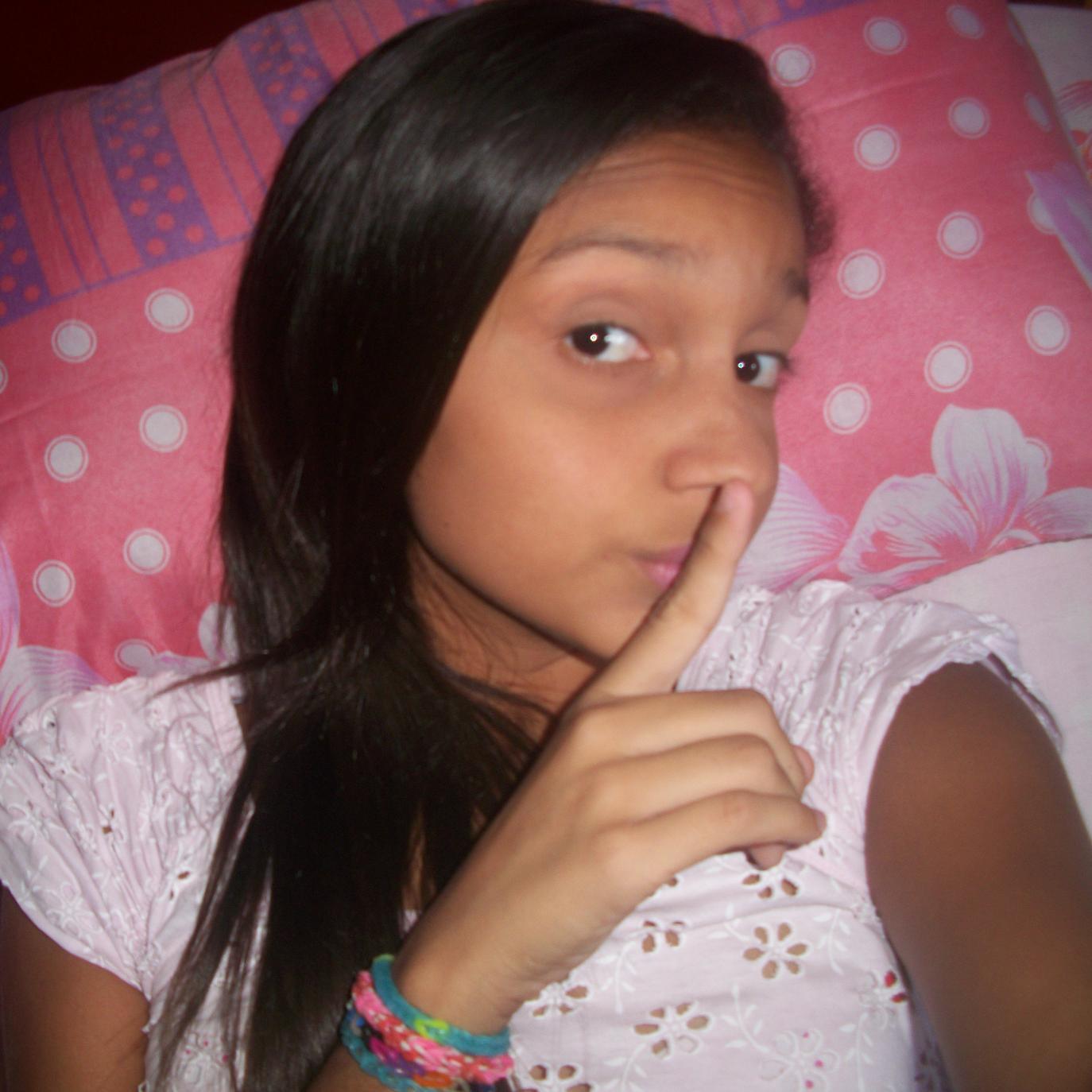 vanesinha121's profile picture. 