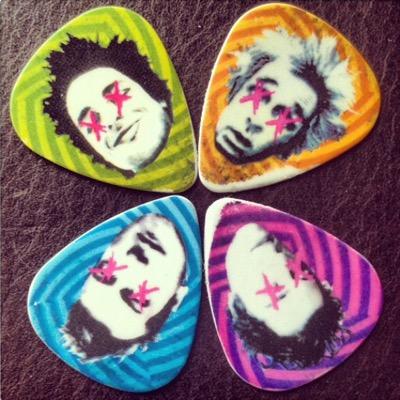 No affiliation with Green Day or any Green Day fan clubs, simply a Twitter community all about Green Day!