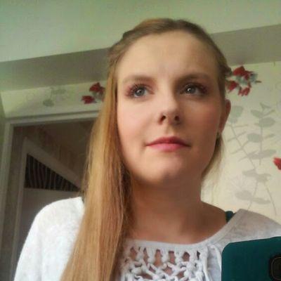 Déborah est synonyme d'impétueusité, d'agressivité et de passion mais sait aussi être une séductrice, pleine de sensualité et de tendresse. :p