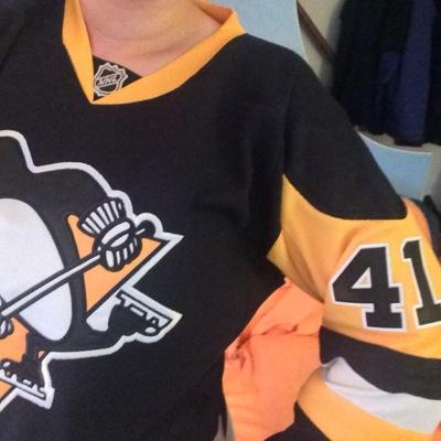 keepclinking11's profile picture. hockey. disney. country music.