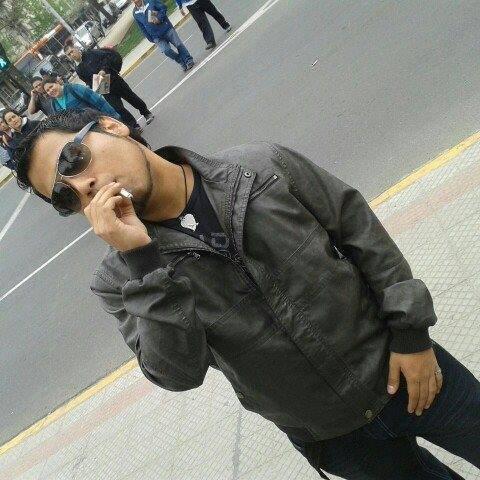 soy un chico honrado, calido, de piel... que solo desea ser feliz... y esta en busqueda de la felicidad...