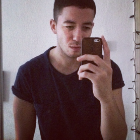 howanything's profile picture. I use twitter as a way to bookmark the shit i‘m into... uber self centered