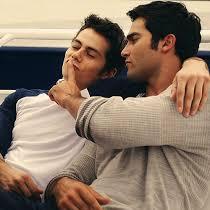 Derek Hale -loup garou de naissance oméga évolué -fils de Talia Hale ^^