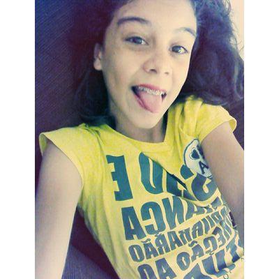 'ela tem mas faces que a Lua
'Sarah Medeiros ' 
13 anos ' 
baixinha
