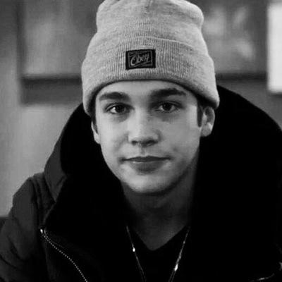 @austinmahonetheking + @austinandmama on instagram. 
--
just here to stalk bae's