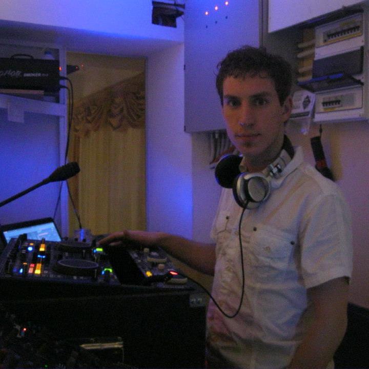 DJ / VJ / Locutor / Conductor. Musicalizó en Pinar de Rocha, Sunset, Ku Pinamar, Abadia, Caix e importantes boliches de la costa http://t.co/RtOFd2ElRt