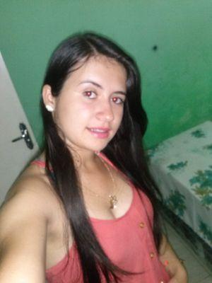 AlineSi14452699's profile picture. 