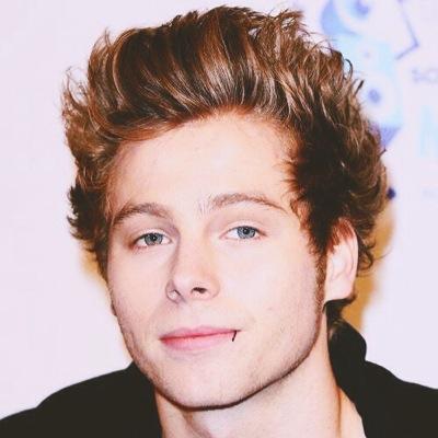 HI IM HELENA MY OTHER ACCOUNT IS @George_Pixie. PLEASE RT, FAVE AND TWEET OR DM ME REQUESTS