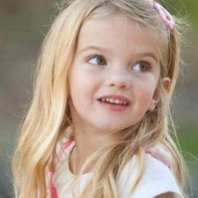 heys im mia i played charlie on good luck charlie and im a cutie 5 years old