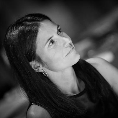 Empresaria, creativa, mare d'un nen preciós, casada amb una persona excepcional i amant de la vida