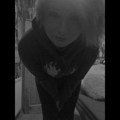 Band obsessed teen :) Newcastle all the way :D snapchat: queen_batmanx instagram: that_aa_bandwhore