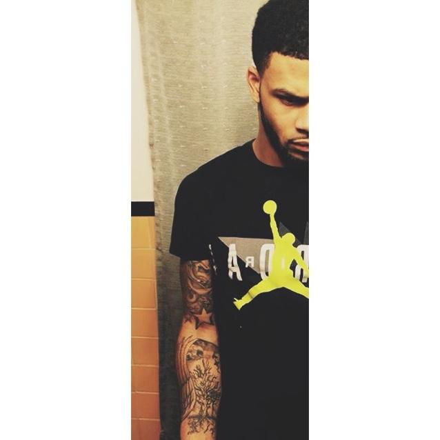 DJ/Producer & Sound engineer  #WEon Get with the program  Instagram : AdrienCrawford