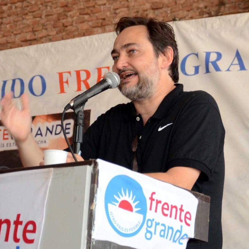 Militante.
Chaqueño. 
Contador Público.
Nacional, Popular, Latinoamericano, Democrático y Feminista