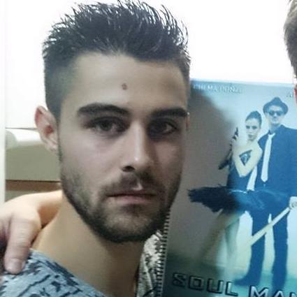 PabloEspFan's profile picture. No sé si es Fisica o quimica, La pola dice que guarde el secreto en el puente viejo, que clara no es nombre de mujer y que su color preferido es el Violetta