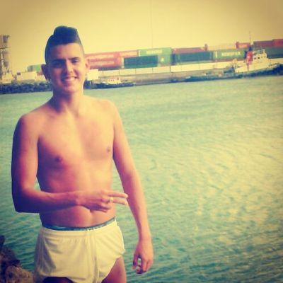 Gente que te apuñala por la espalda ,y luego te preguntan que porqe sangras ”  °tyga AJJJ° yari te quiero¡¡¡¡