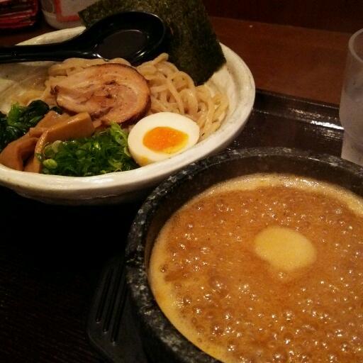 toshiborn's profile picture. 声ガサガサの顔がオルメカっぽい言葉を話せるゴリラやらせてもろてます。
日宝サンフラワービル１階の１０４て飲み屋の人です。
いや、ゴリラです。