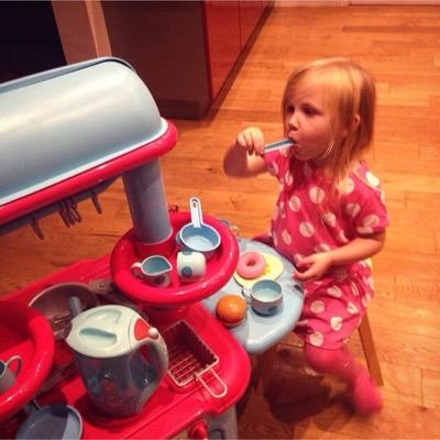 Hiiii, I'm Lux and I like candy. My mommy is @ThatPerryFake and my dada is @zackatlrp || my sister is @psychoputh