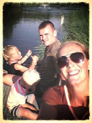 getrouwd met de liefste, moeder van 2 heerlijke kindertjes. :-)
