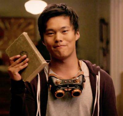 a thief, master of technologies and fan of classic crimes who enjoys playing the role of international man of mystery.
{AnyFandom|SV|@FlxffyUnicxrn}