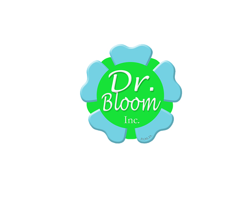 Dr. Helen Bloom Smith resides in Birmingham, AL with her husband and three children where she practices dentistry and is CEO of Dr. Bloom Inc.