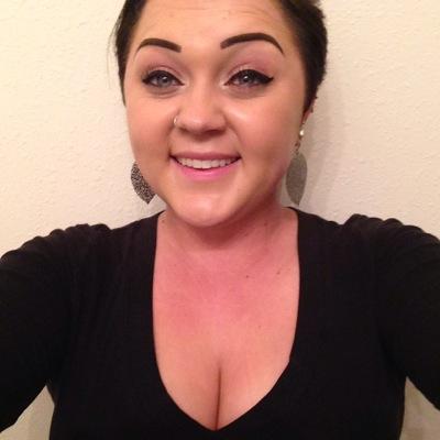 chloechanae's profile picture. 