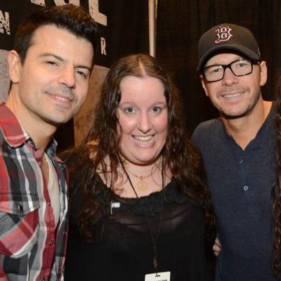 I love @NKOTB @DonnieWahlberg @JordanKnight @JoeyMcIntyre @JonathanRKnight @DannyWood Amo a mi hermana @SilvanaVeirana  https://t.co/E4MMYuD1Iw