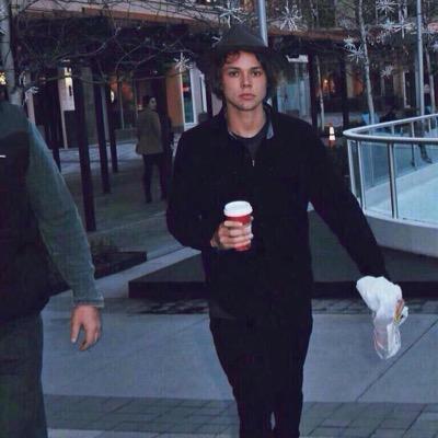 5sosdmsmanx's profile picture. 