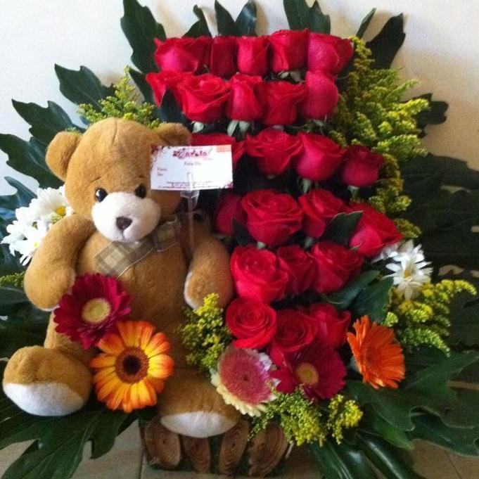 Bellos Arreglos con Flores Naturales despacho a Domicilo. Guatire y Gran Caracas 0412-277.94.06. 0212-317.15.31 CAROLAFLORERIA@gmail.com