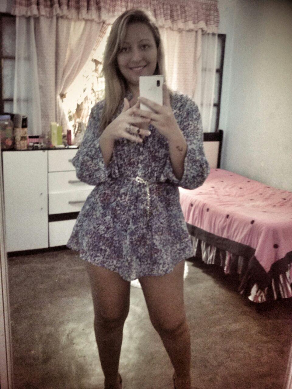 Ela não é
Do tipo de mulher
Que se entrega na primeira
Mas melhora na segunda
E o paraíso é na terceira  ♪
