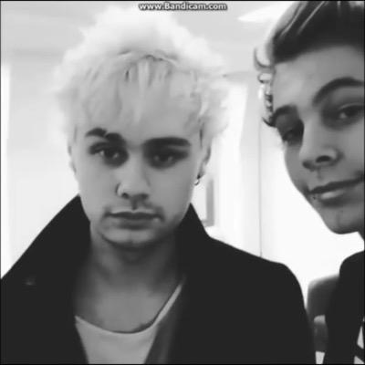 ✨ Free follow from @Cliffordsadrug Please follow her back! :) ✨